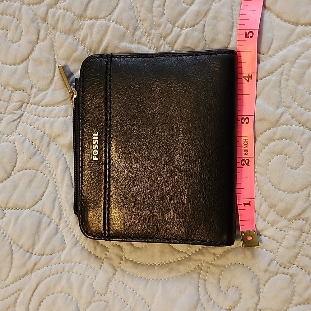 NWOT Fossil wallet small/black